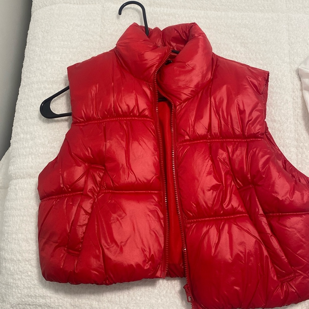 Cropped puffer vest